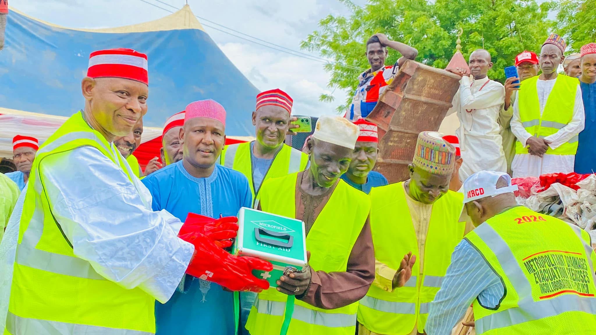 DRAINAGE CLEARANCE OF MAJOR DRAINAGES WITHIN KANO METROPOLIS AND DISTRIBUTION OF DESILTING EQUIPMENT TO 60 SELF HELP GROUPS